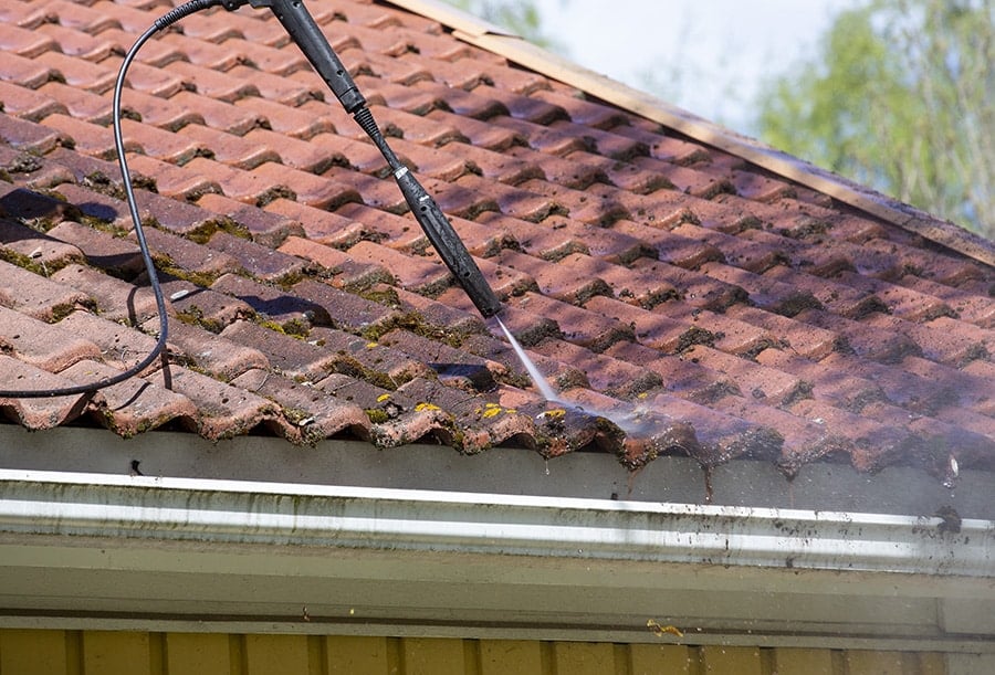Nettoyage de toiture 4 demoussage de toiture EL Toiture couvreur dans lallier