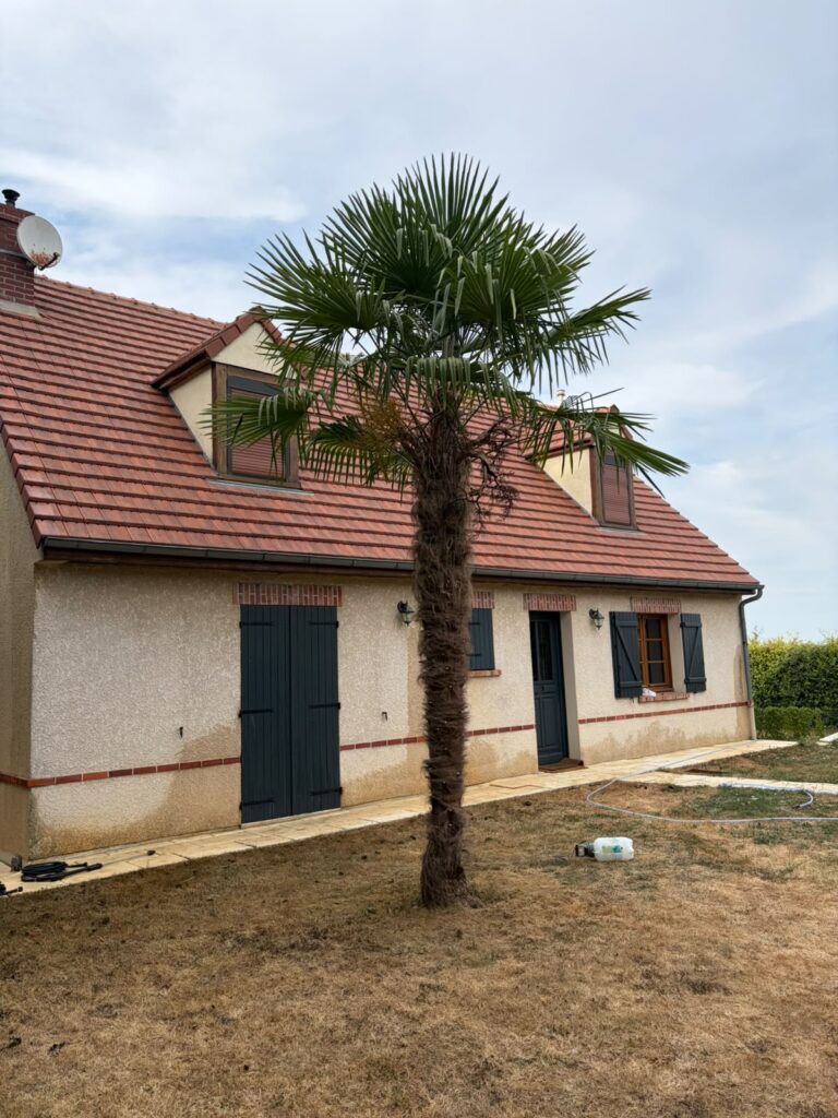 après / façade avant — Façade et toiture du même pavillon après nettoyage complet par EL Toiture